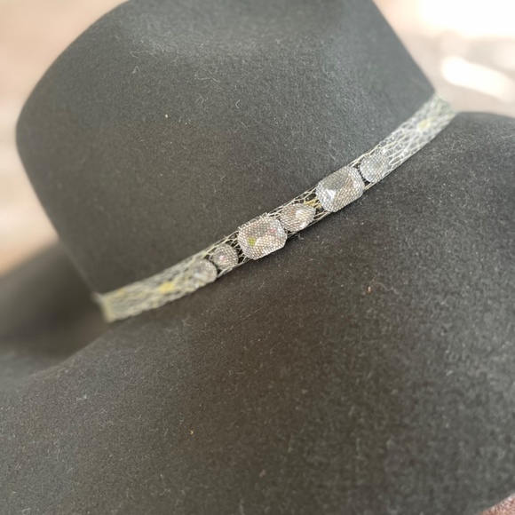 Badgley Mischka wool hat